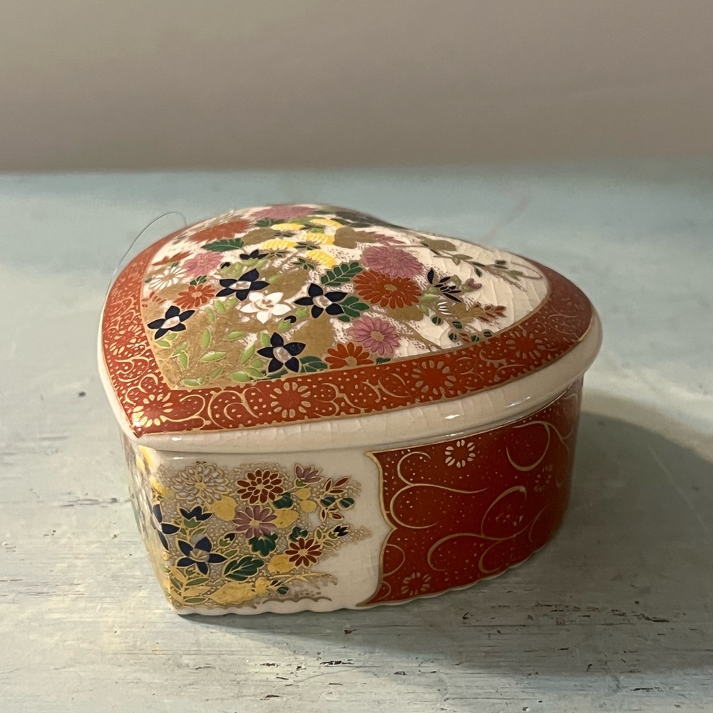 Satsuma Japanese Heart-Shaped Floral Trinket Box
